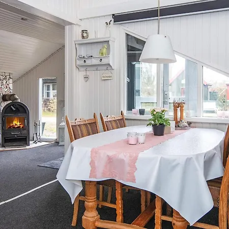 4 Person In Hemmet-by Traum * Hemmet