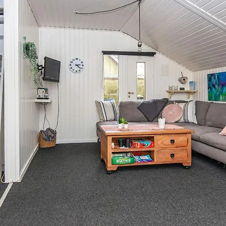 4 Person In Hemmet-by Traum * Hemmet